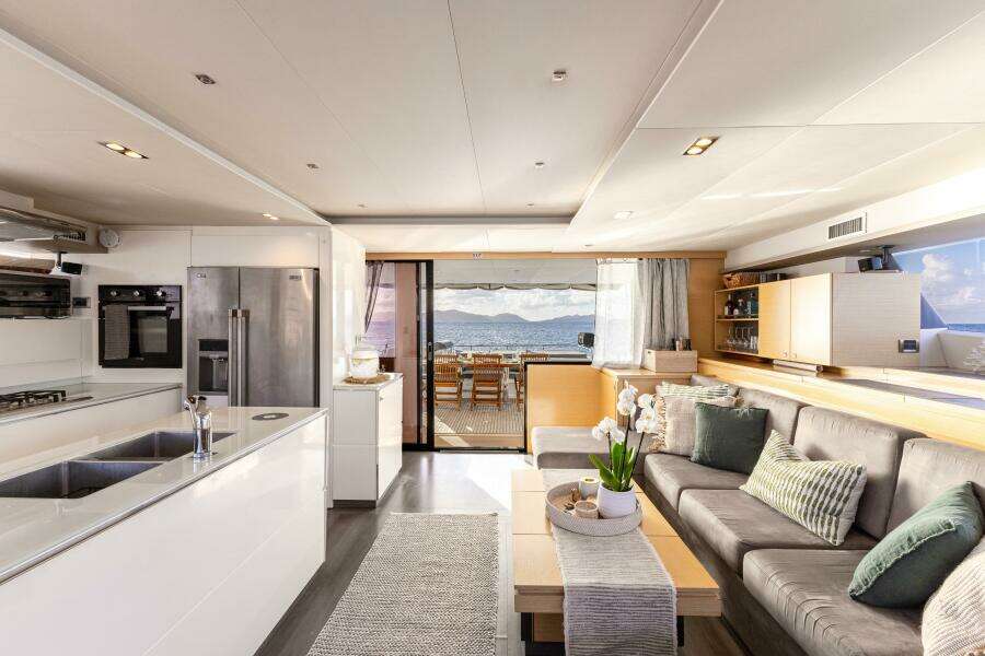 2017 Fountaine Pajot Victoria 67