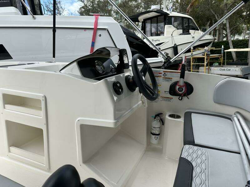 2023 Bayliner M17