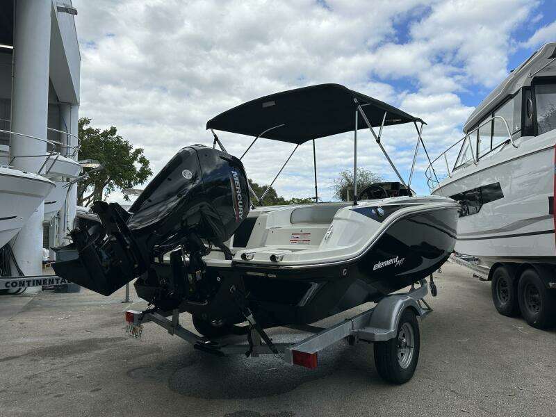 2023 Bayliner M17