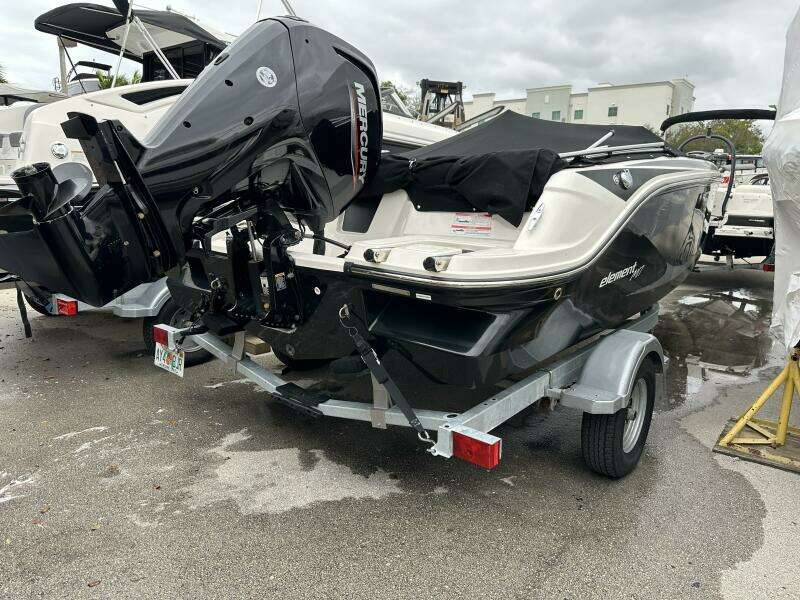 2023 Bayliner M17