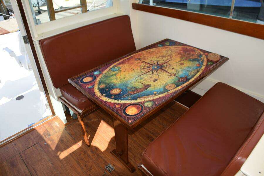 Dinette to portside salon 