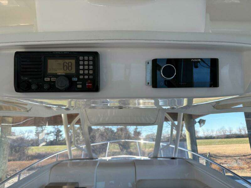 2017 Everglades 350 LX