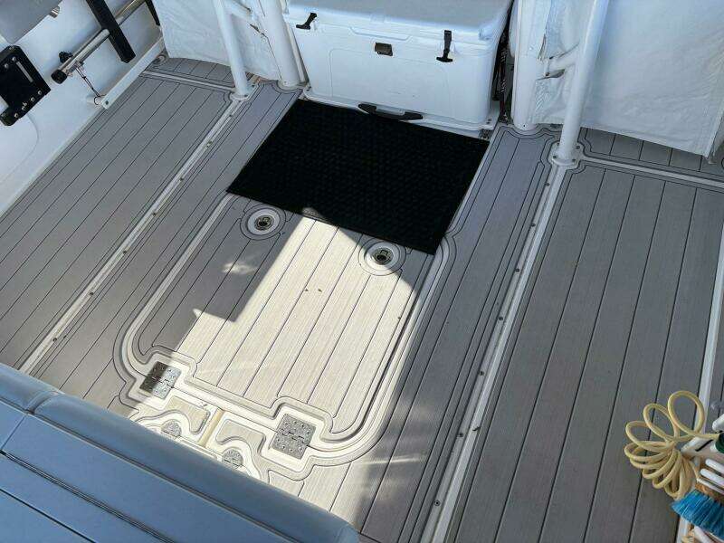 2017 Everglades 350 LX