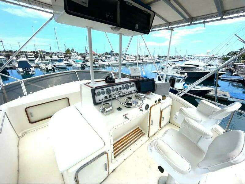 1986 Chris-Craft 422 COMMANDER
