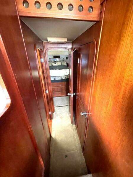 1986 Chris-Craft 422 COMMANDER