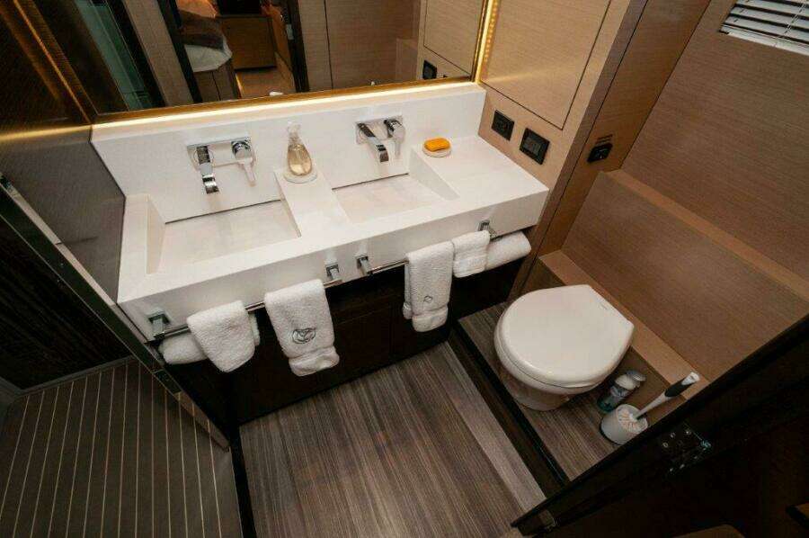 2019 Cruisers Yachts 60 Cantius- AFTER FIVE