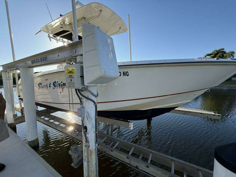 2006 Boston Whaler 240 Outrage