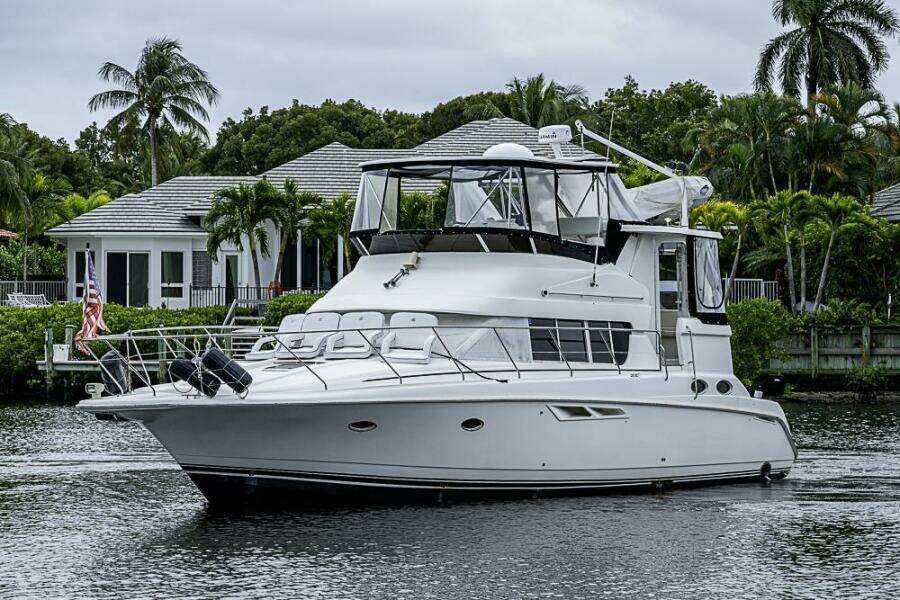 2000 Silverton 442 Cockpit Motoryacht