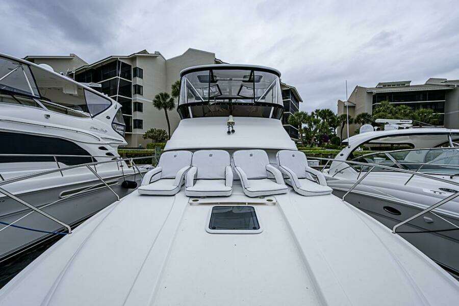 2000 Silverton 442 Cockpit Motoryacht