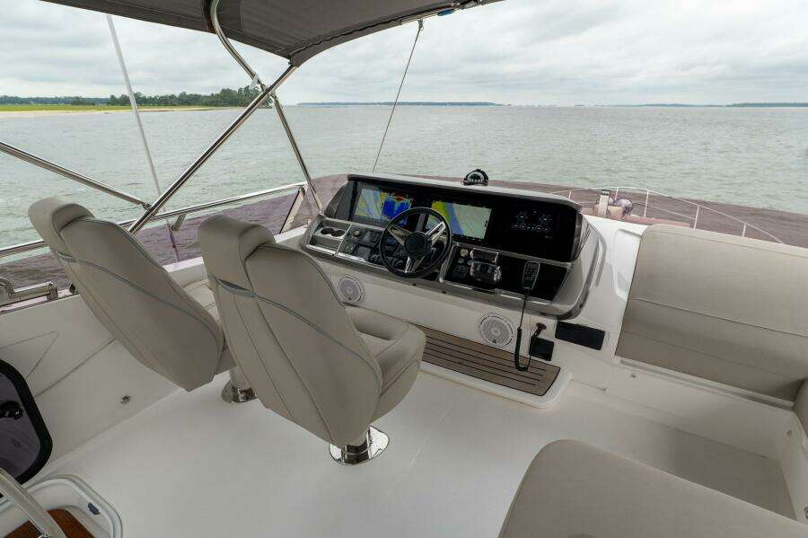 Princess 62 - Regent - Sport Bridge Helm