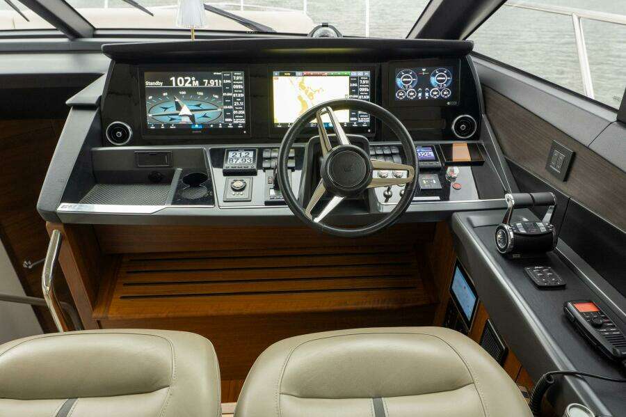 Princess 62 - Regent - Helm