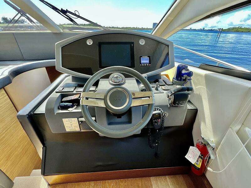 Rodman Muse - Lluvet - Helm