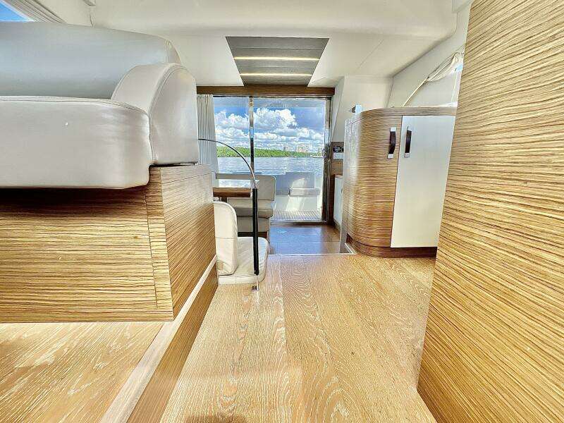 Rodman Muse - Lluvet - Salon