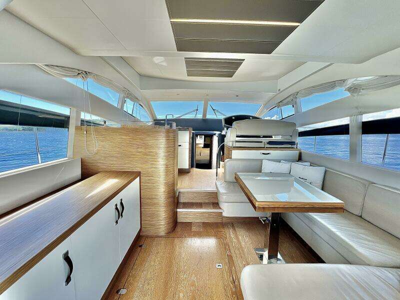 Rodman Muse - Lluvet - Dinette