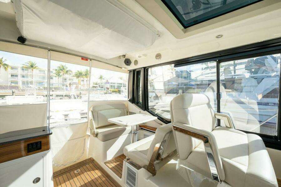 2023 Boston Whaler 405 Conquest