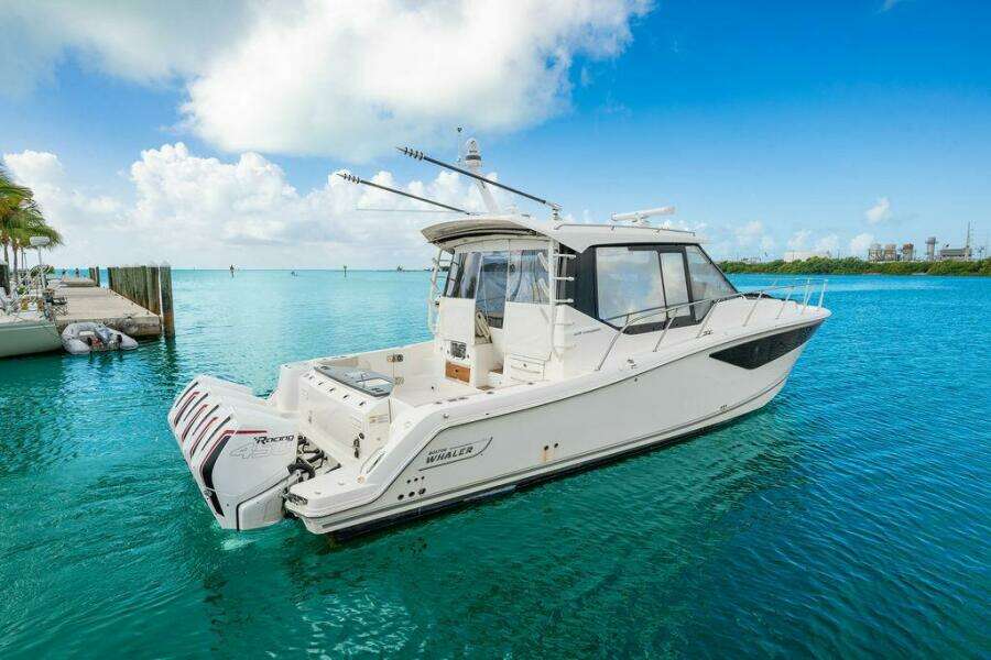 2023 Boston Whaler 405 Conquest