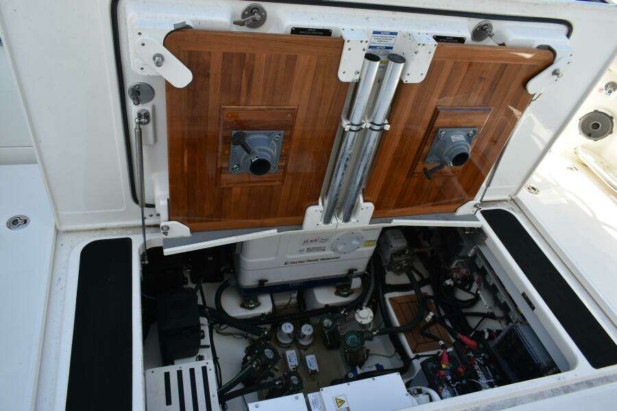 2023 Boston Whaler 405 Conquest