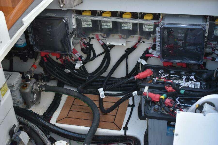 2023 Boston Whaler 405 Conquest