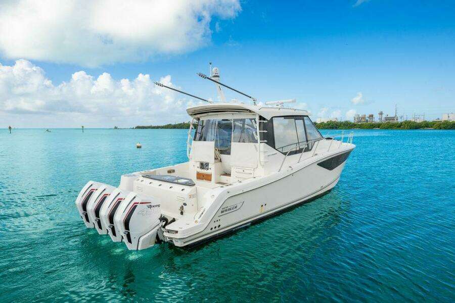 2023 Boston Whaler 405 Conquest