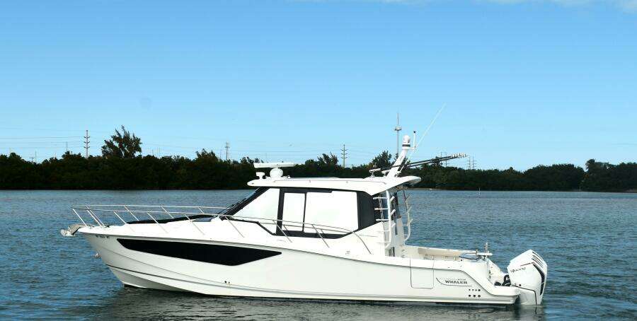 2023 Boston Whaler 405 Conquest
