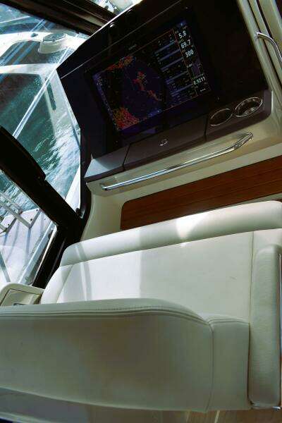 2023 Boston Whaler 405 Conquest