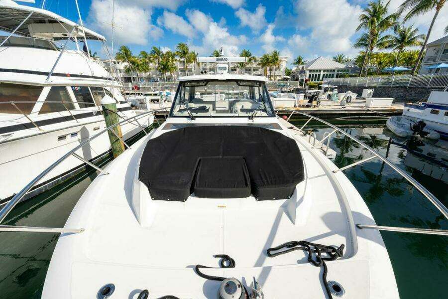 2023 Boston Whaler 405 Conquest