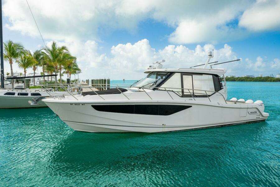 2023 Boston Whaler 405 Conquest