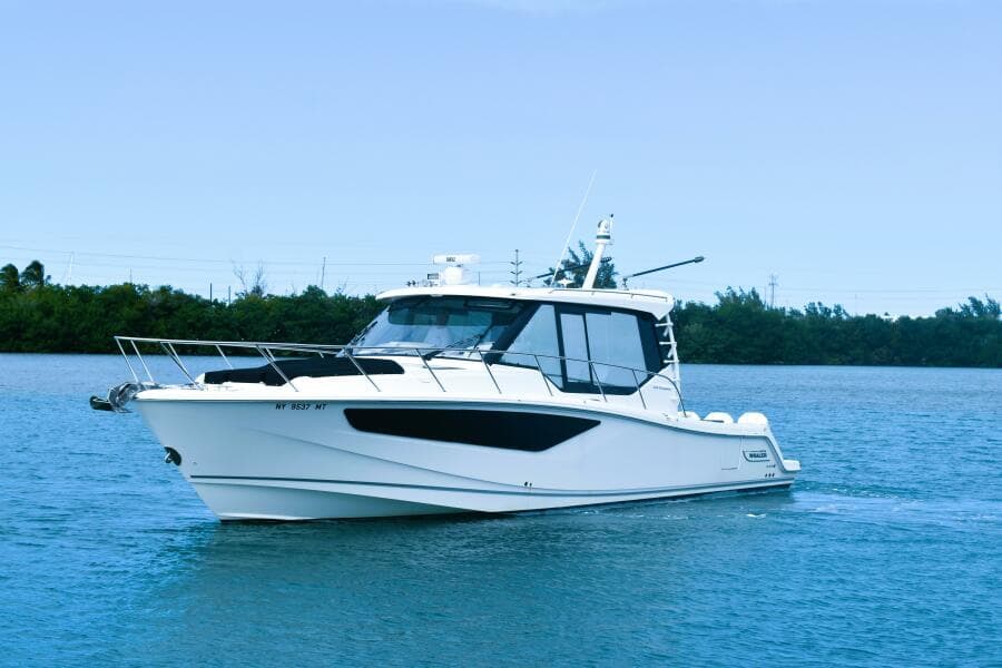 2023 Boston Whaler 405 Conquest