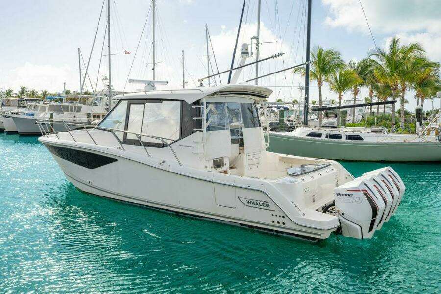2023 Boston Whaler 405 Conquest