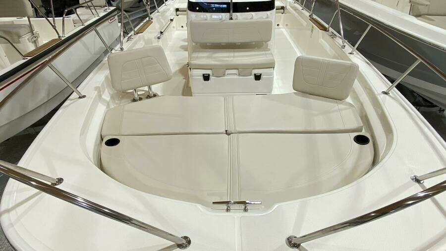2022 Boston Whaler 