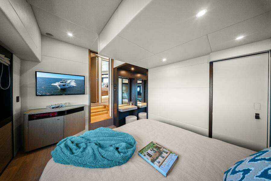 2025 Absolute 48 Navetta - Stateroom 
