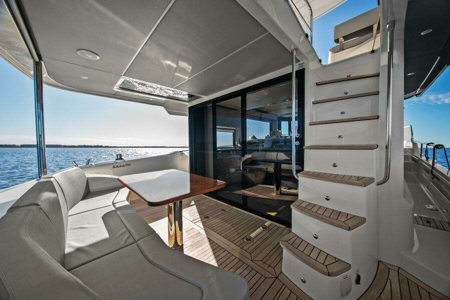 2025 Absolute 48 Navetta - Aft Deck