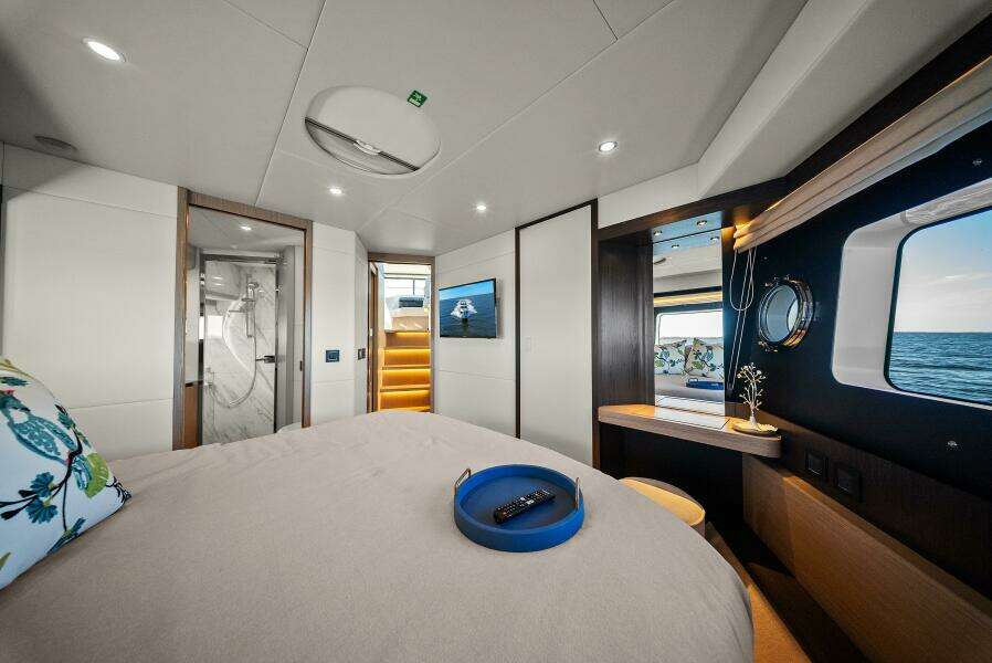 2025 Absolute 48 Navetta - Stateroom