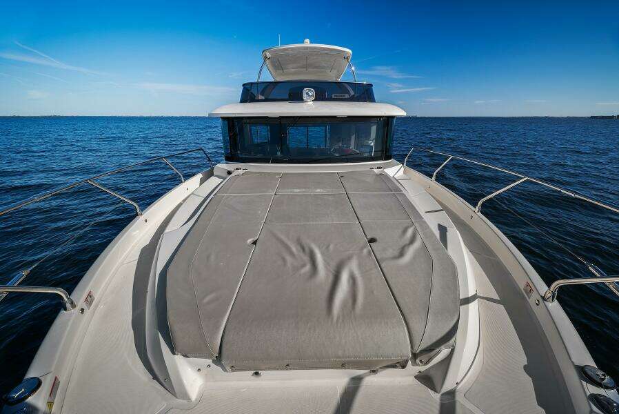 2025 Absolute 48 Navetta - Foredeck 