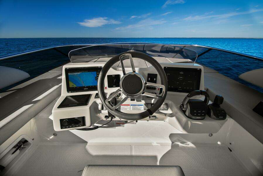 2025 Absolute 48 Navetta- Helm