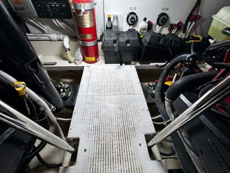 2005 Carver 36 Sedan