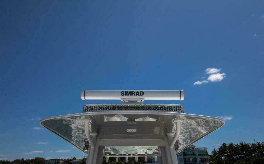 Invincible 35 Emanon - Exterior Cockpit