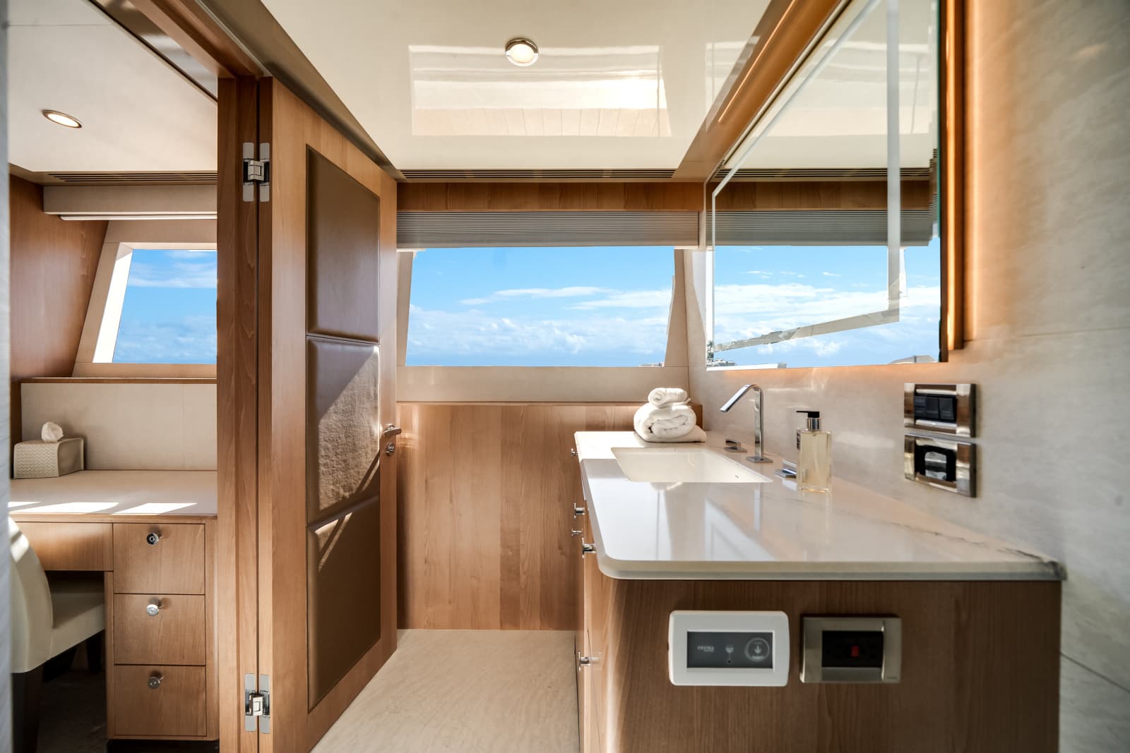 2025 Ocean Alexander 28L