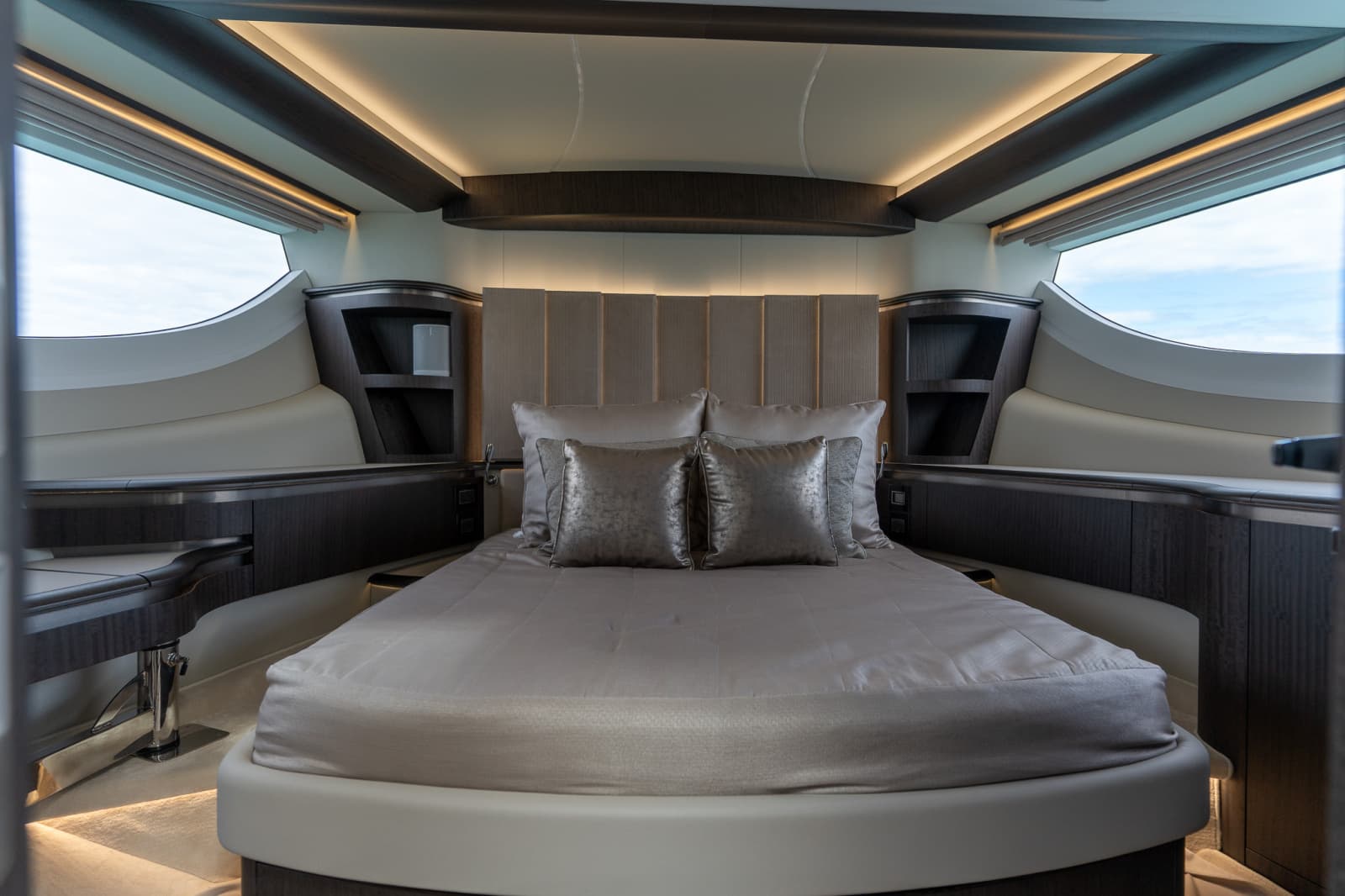 2025 Galeon 560 FLY