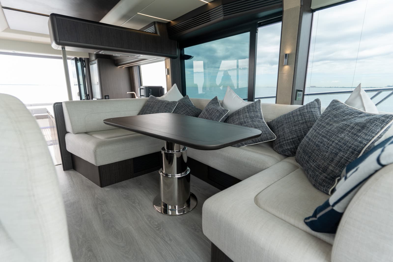 2025 Galeon 560 FLY