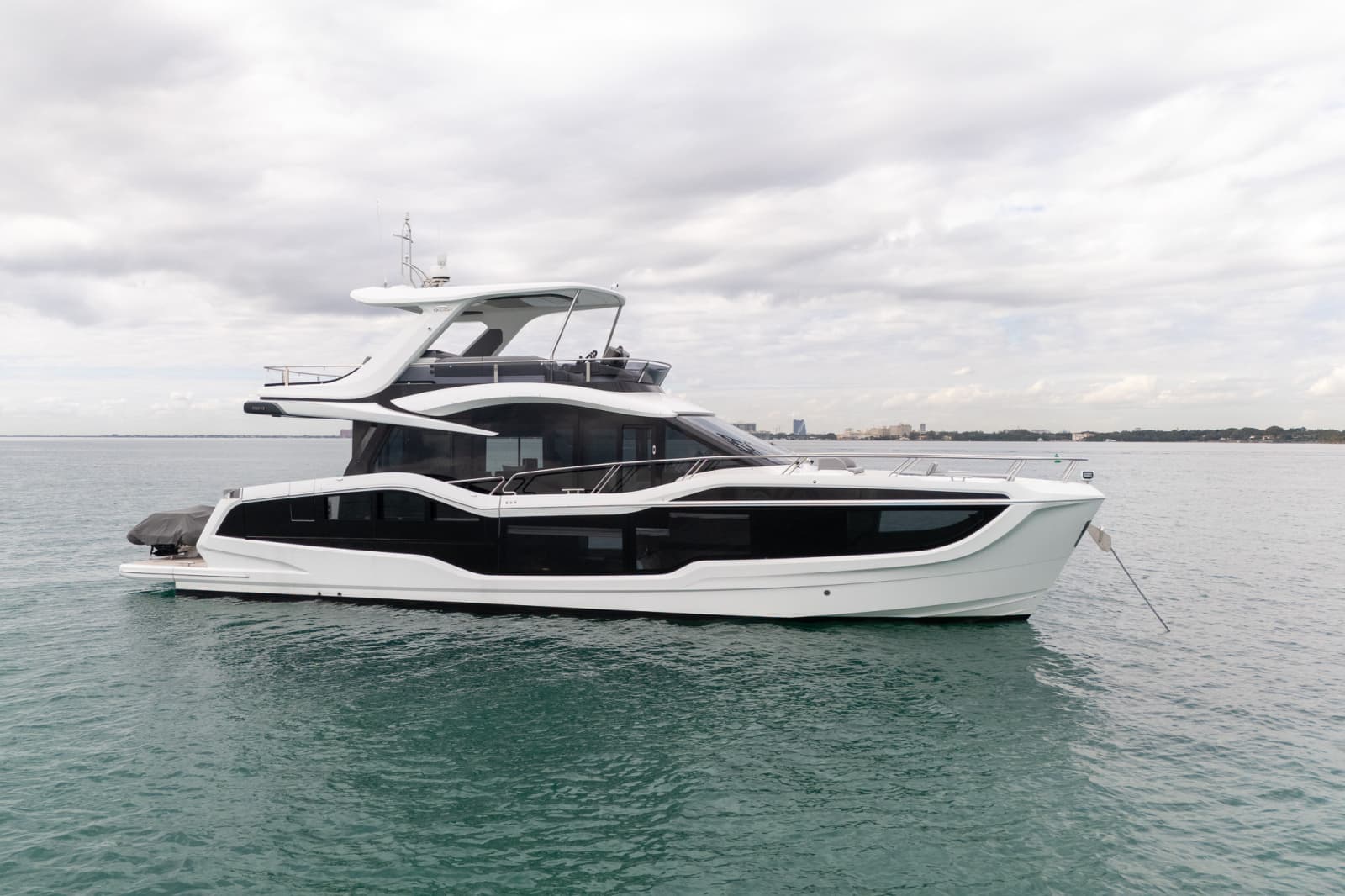 2025 Galeon 560 FLY