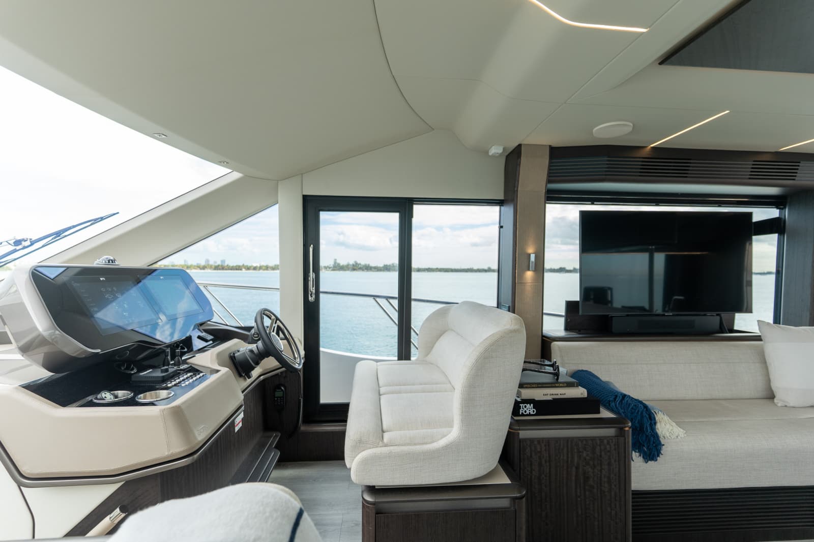 2025 Galeon 560 FLY