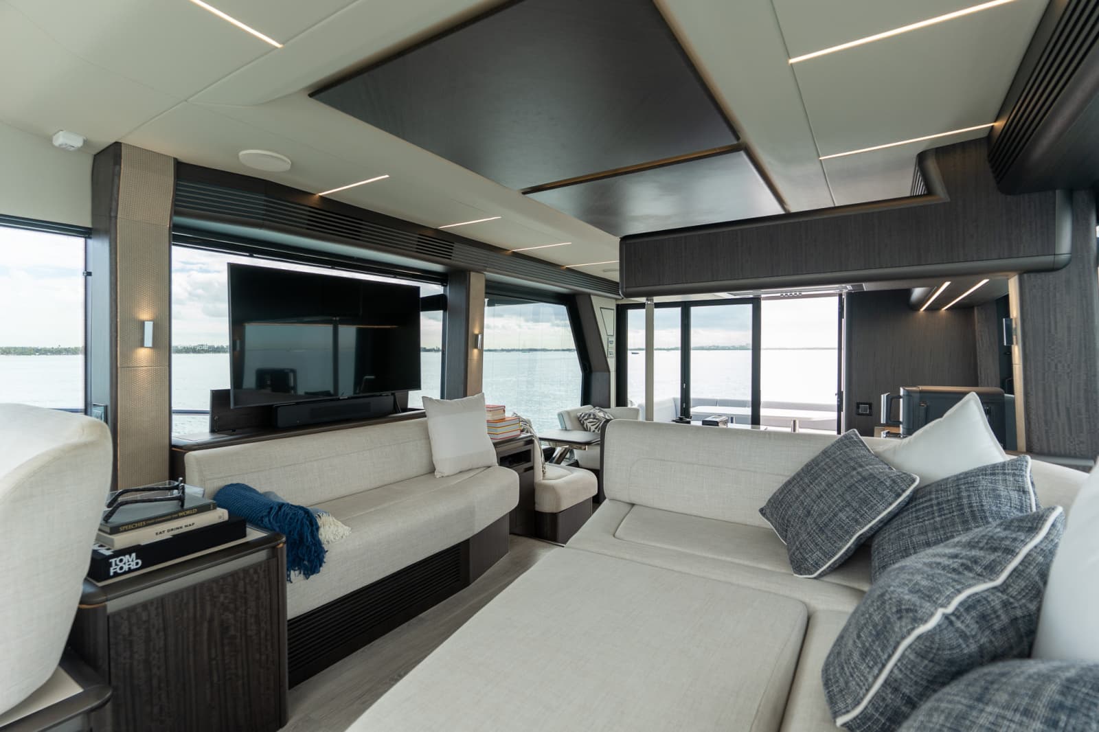 2025 Galeon 560 FLY