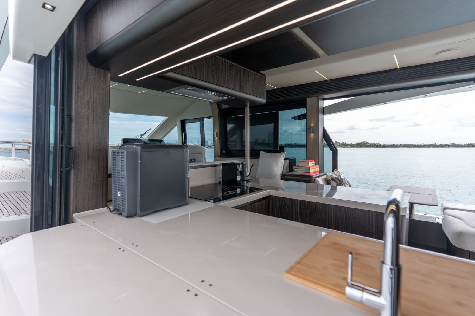 2025 Galeon 560 FLY