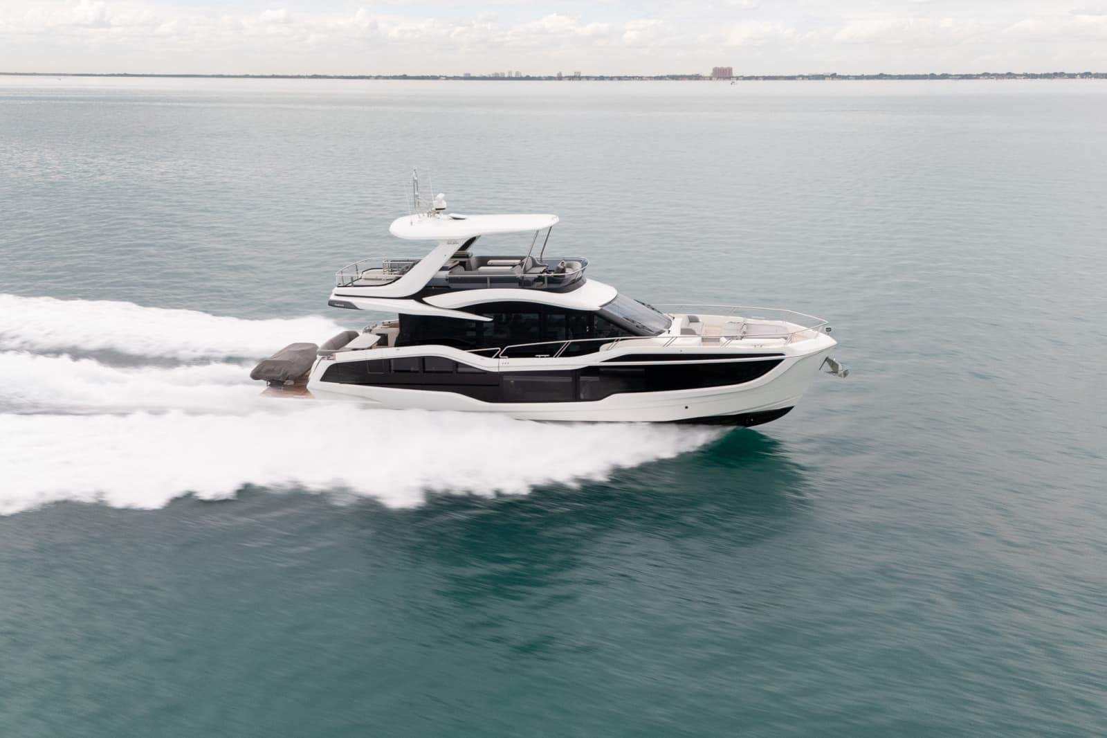 2025 Galeon 560 FLY