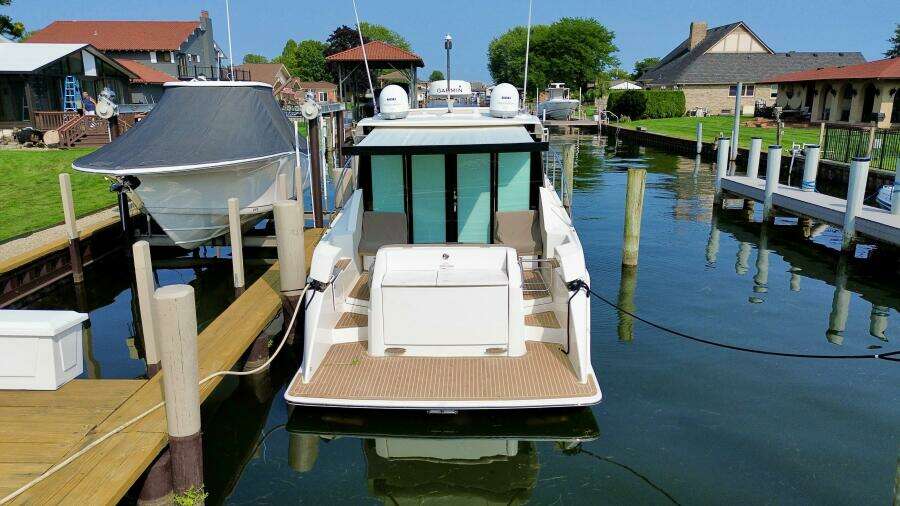 2016 Tiara Yachts 39 Coupe