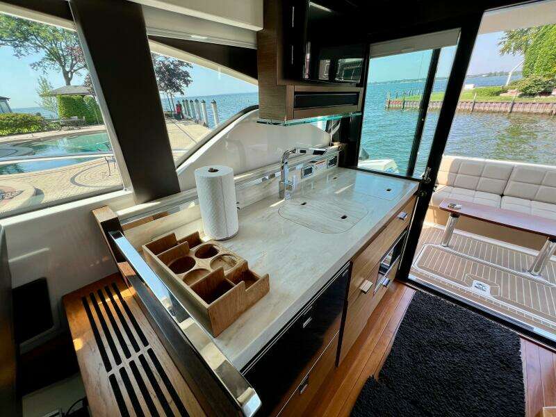 2016 Tiara Yachts 39 Coupe