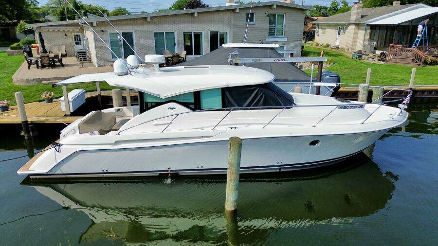 2016 Tiara Yachts 39 Coupe