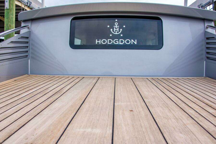 2016 Hodgdon Yachts Venetian Limo