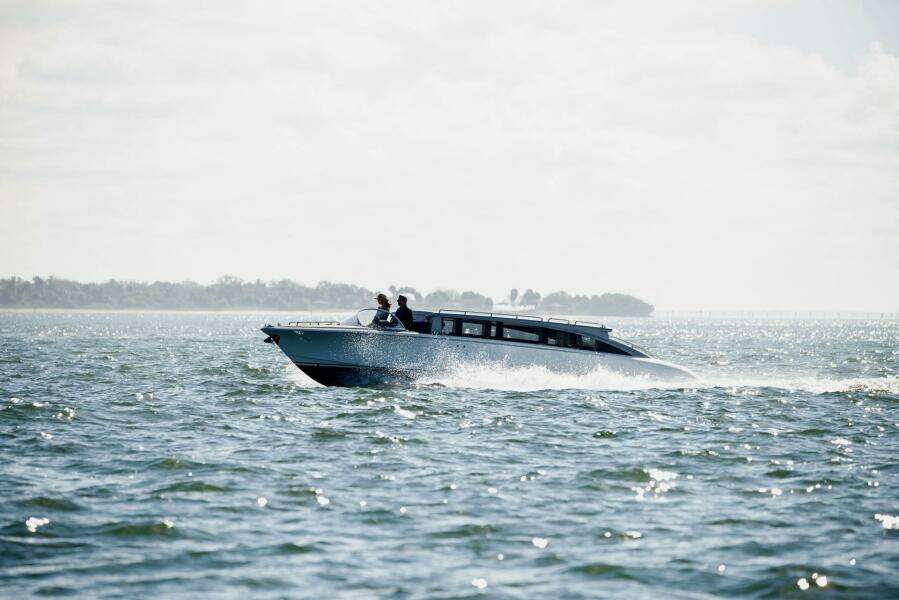 2016 Hodgdon Yachts Venetian Limo